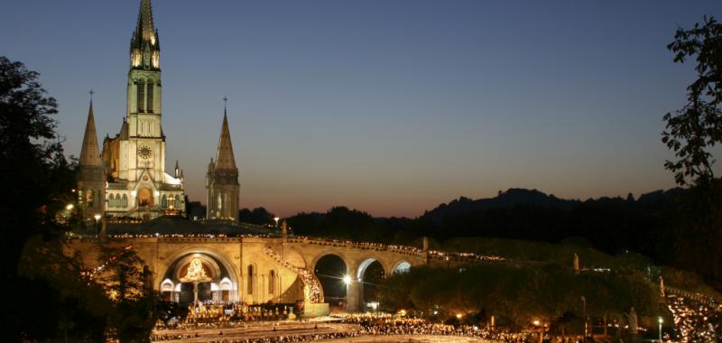 Lourdes Procesion